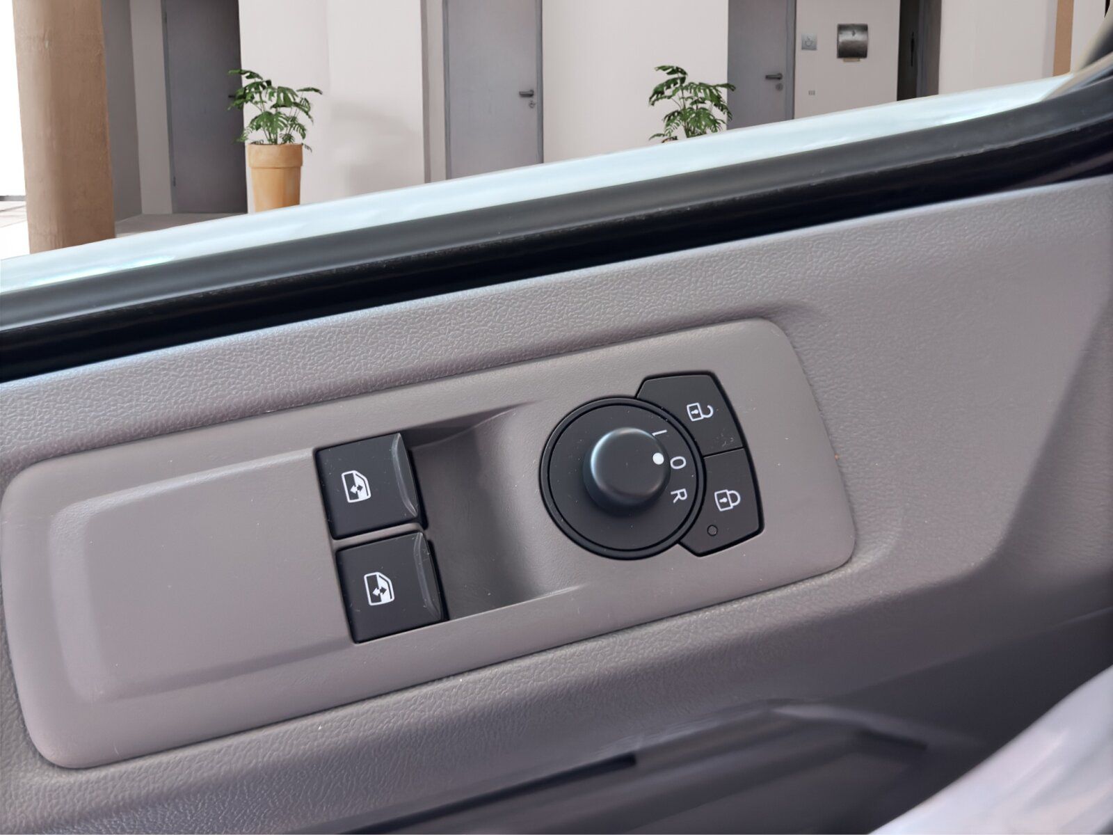 Fahrzeugabbildung Volkswagen Transporter Kasten 2.0 TDI KR 6-Gang AHK APP GJR