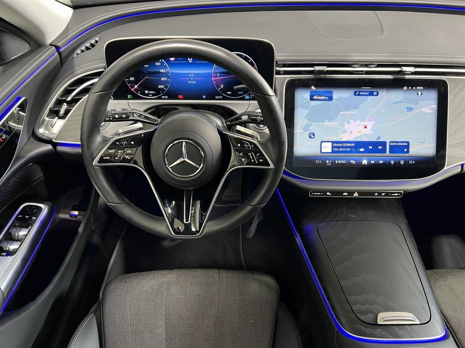 Mercedes-Benz E 220 d T AVANTGARDE Advanced Pano+AHK+ W214 !!!