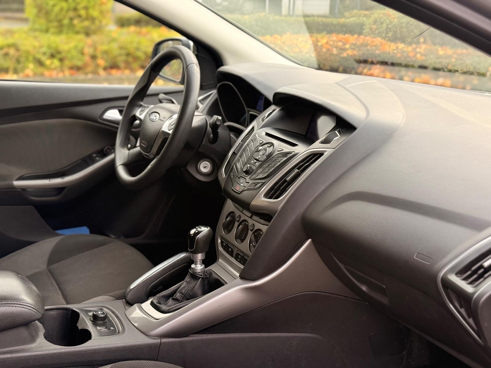 Ford Focus 2013 — photo 10