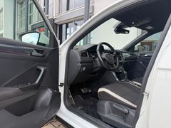 VW T-Roc Sport 4Motion/ DAB+/ NAVIGATION/ DCC/ LED VW T-Roc Sport 4Motion/ DAB+/ NAVIGATION/ DCC/ LED