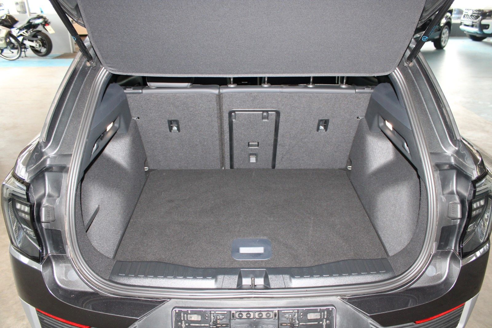 Fahrzeugabbildung Ford Explorer Ext.Range RWD 77kWh LED ACC NAVI uvm.