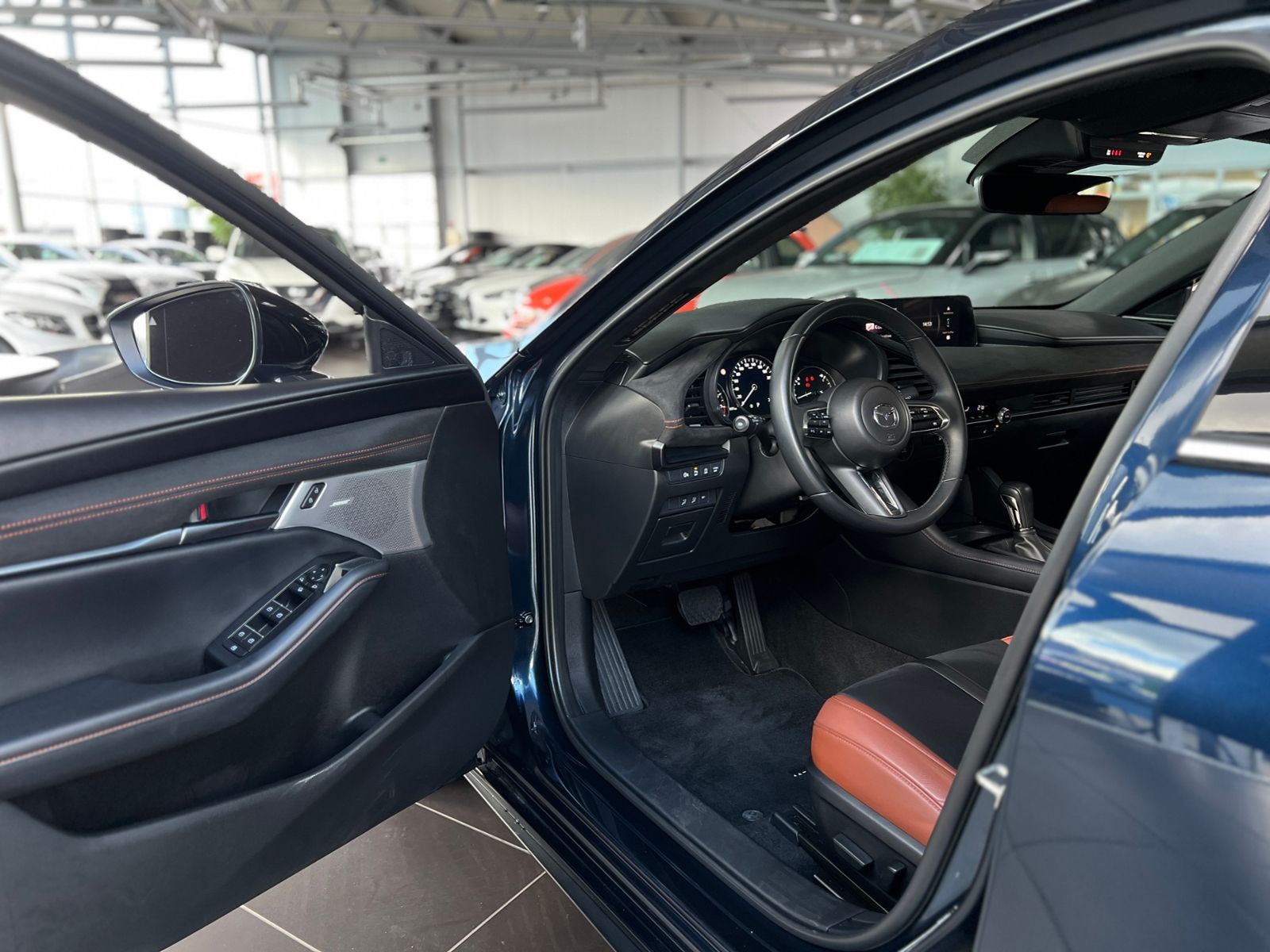 Fahrzeugabbildung Mazda 3 M Hybrid Nagisa BOSE MEMORY HUD NAVI RFK SHZ