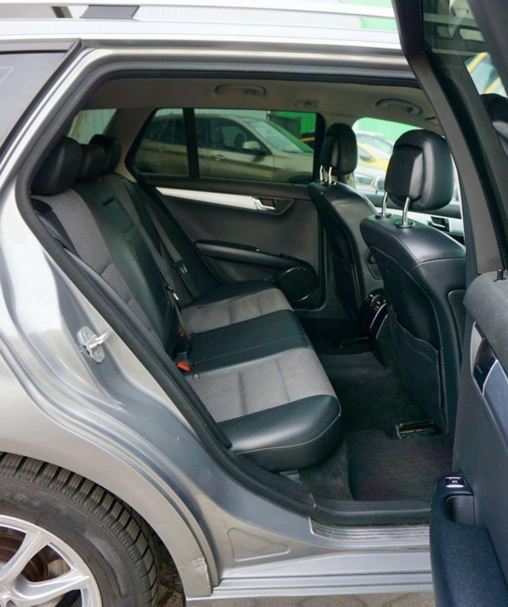 Mercedes-Benz C200 2010 — photo 13