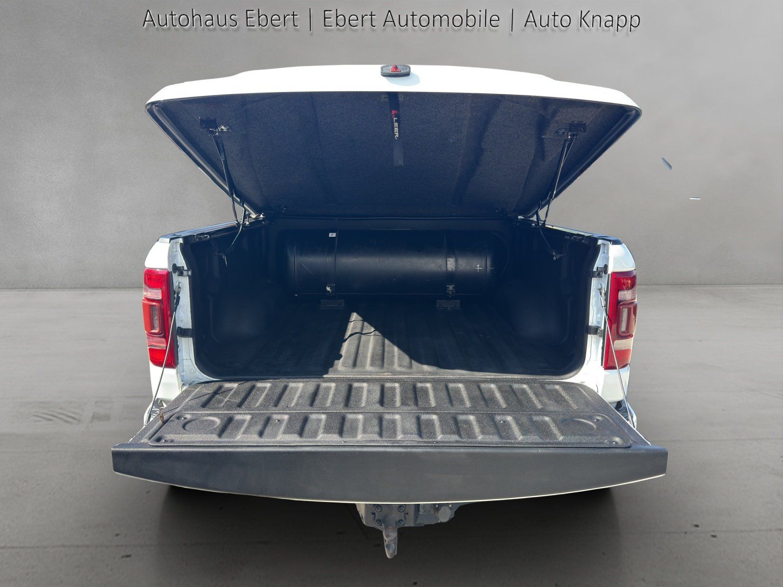 Fahrzeugabbildung Dodge RAM 1500 5.7 V8 4x4 LARAMIE LONGHORN LPG 200L