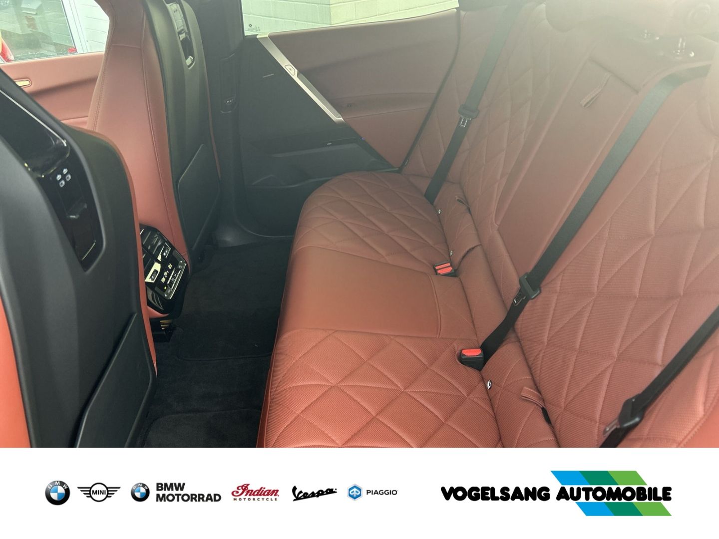 Fahrzeugabbildung BMW iX xDrive 50,Sport,Laserlicht,PanoSkyLounge,Head
