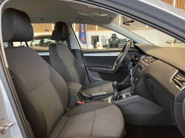 MYAUTOCENTER – Gebraucht- und Jahreswagen mit Werkstattservice in Pfaffenhofen Skoda Octavia Combi Ambition *2. Hand*Klima*PDC*Radio*