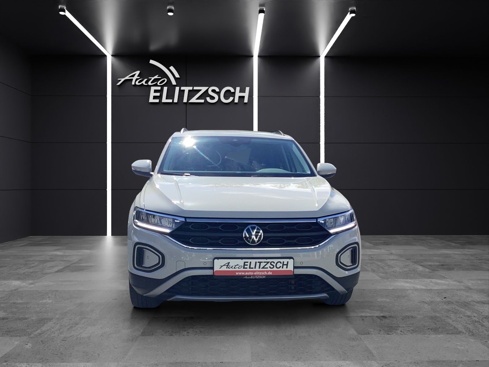Fahrzeugabbildung Volkswagen T-Roc TSI Life Standhzg LED APP Park-Assist SH L