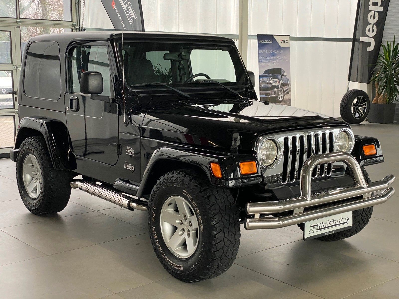 Fahrzeugabbildung Jeep Wrangler 4.0 Sport BFGoodrich T/A 265/70R16 TOP