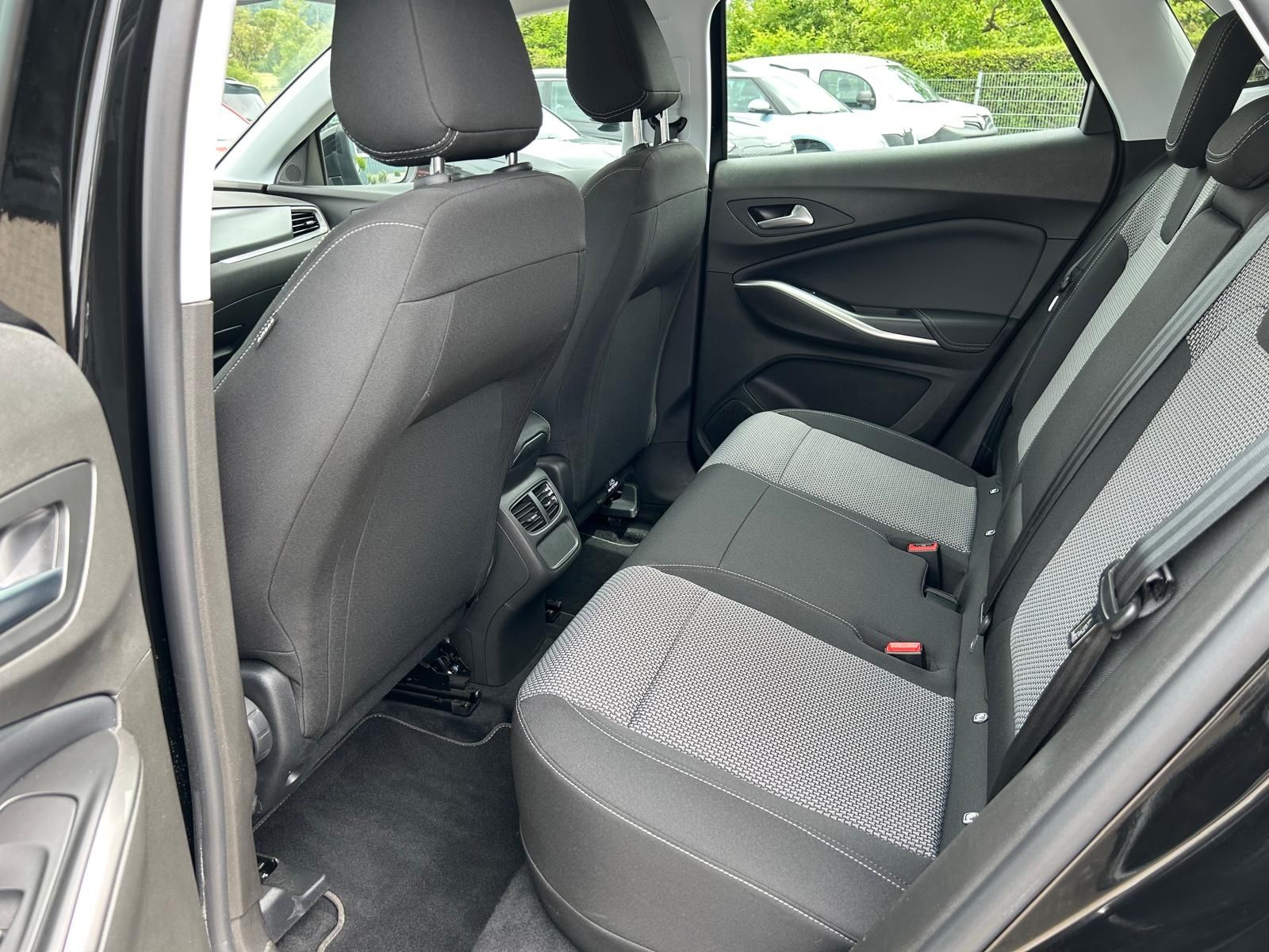 Fahrzeugabbildung Opel Grandland|Hybrid|4x4|AHK|1.Hand|LED|Standheizung