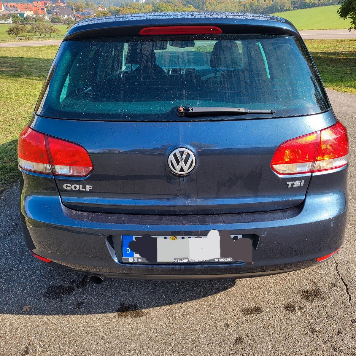 Volkswagen Golf 2011 — interior