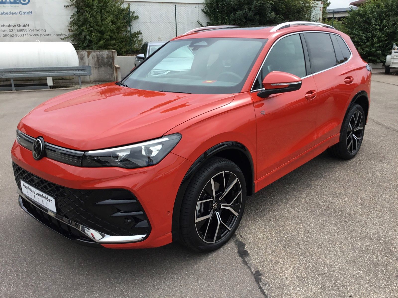 Fahrzeugabbildung Volkswagen Tiguan 2.0 TDI DSG 4M R-Line+AHK+20"+Pano