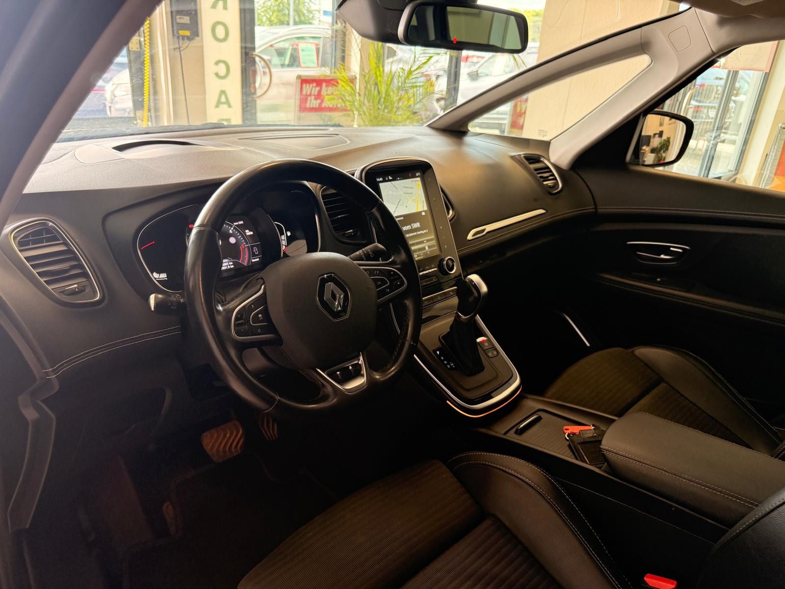Fahrzeugabbildung Renault Scenic ENERGY dCi 160 EDC Bose Edition/ 7.SITZER