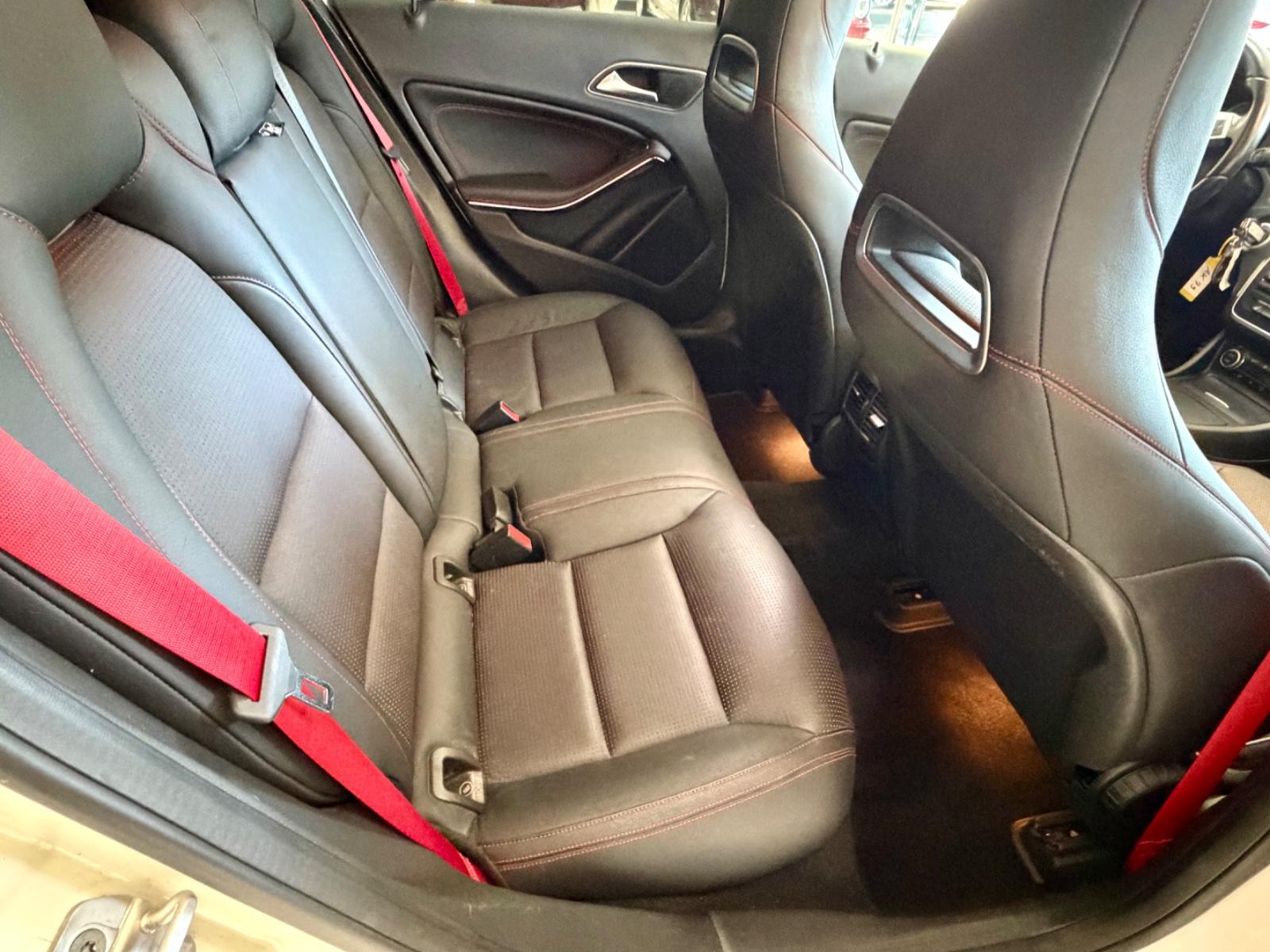 Mercedes-Benz A 250 AMG Sport Automatik/Leder/Klima/Alus
