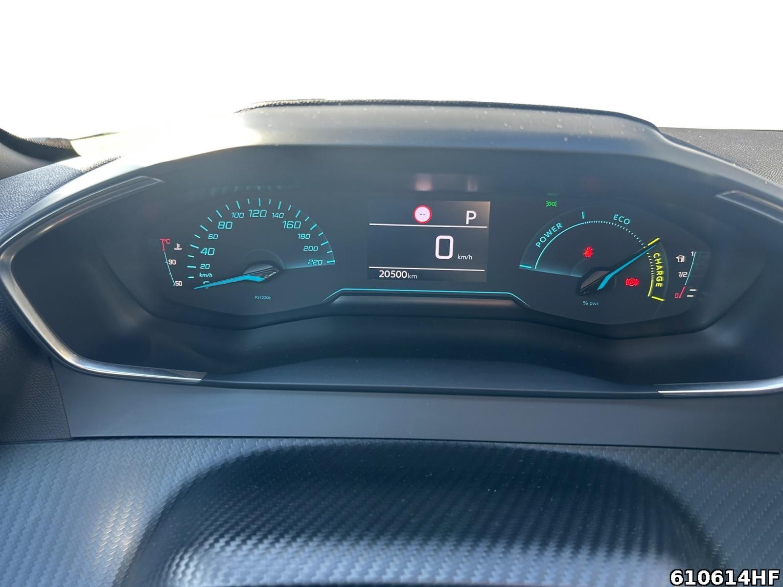 Fahrzeugabbildung Peugeot 2008 Active Hybrid 136 e-DSC6