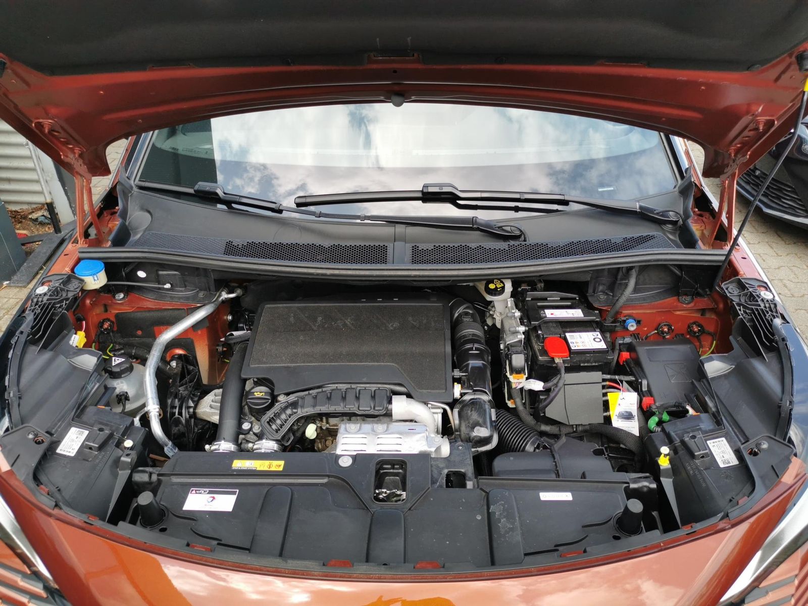 Fahrzeugabbildung Peugeot 5008 1.2 PureTech 130, Allure Pack