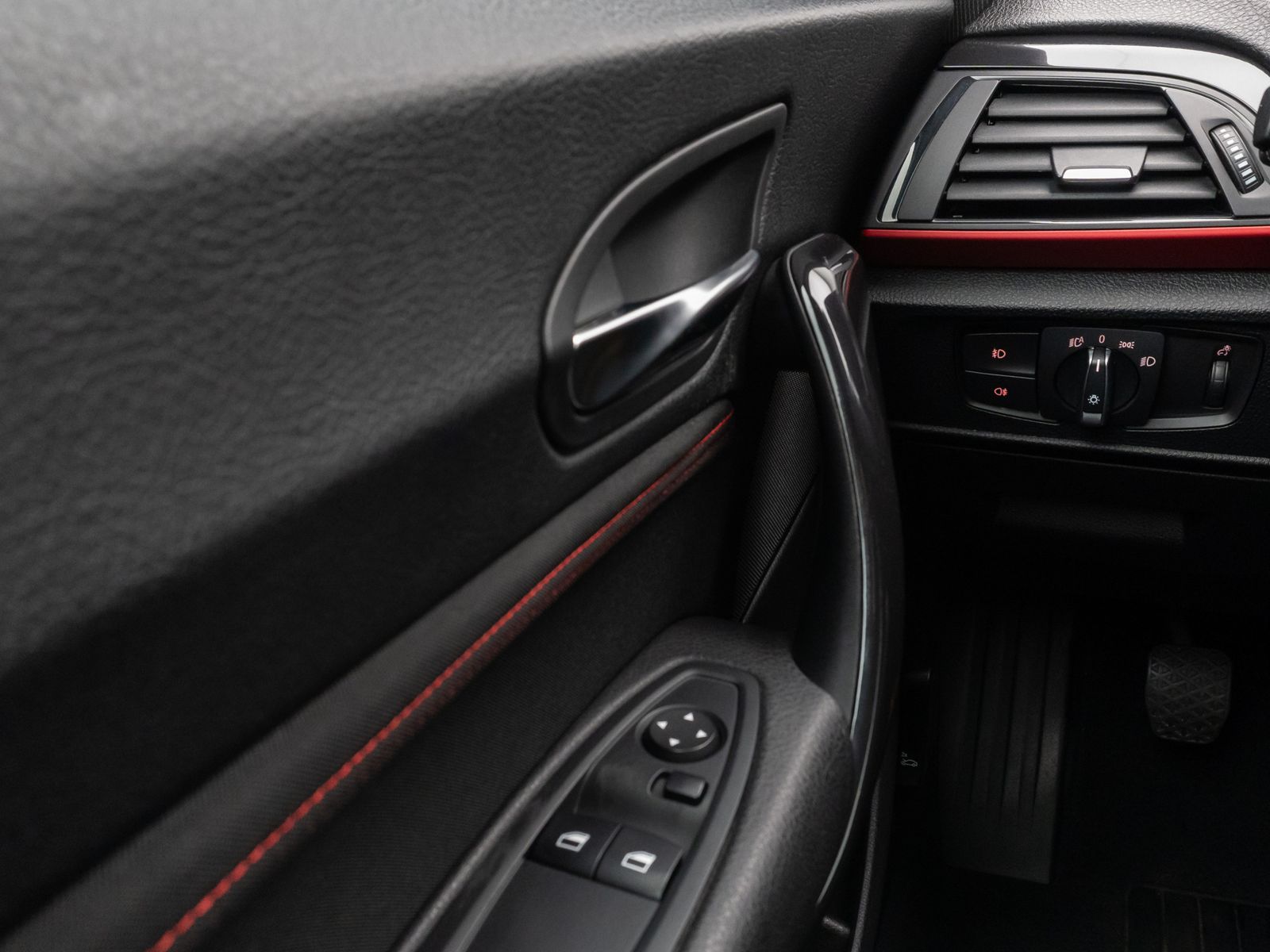 Fahrzeugabbildung BMW 220d Coupé Sport Line PDChinten HiFi Navi Xenon