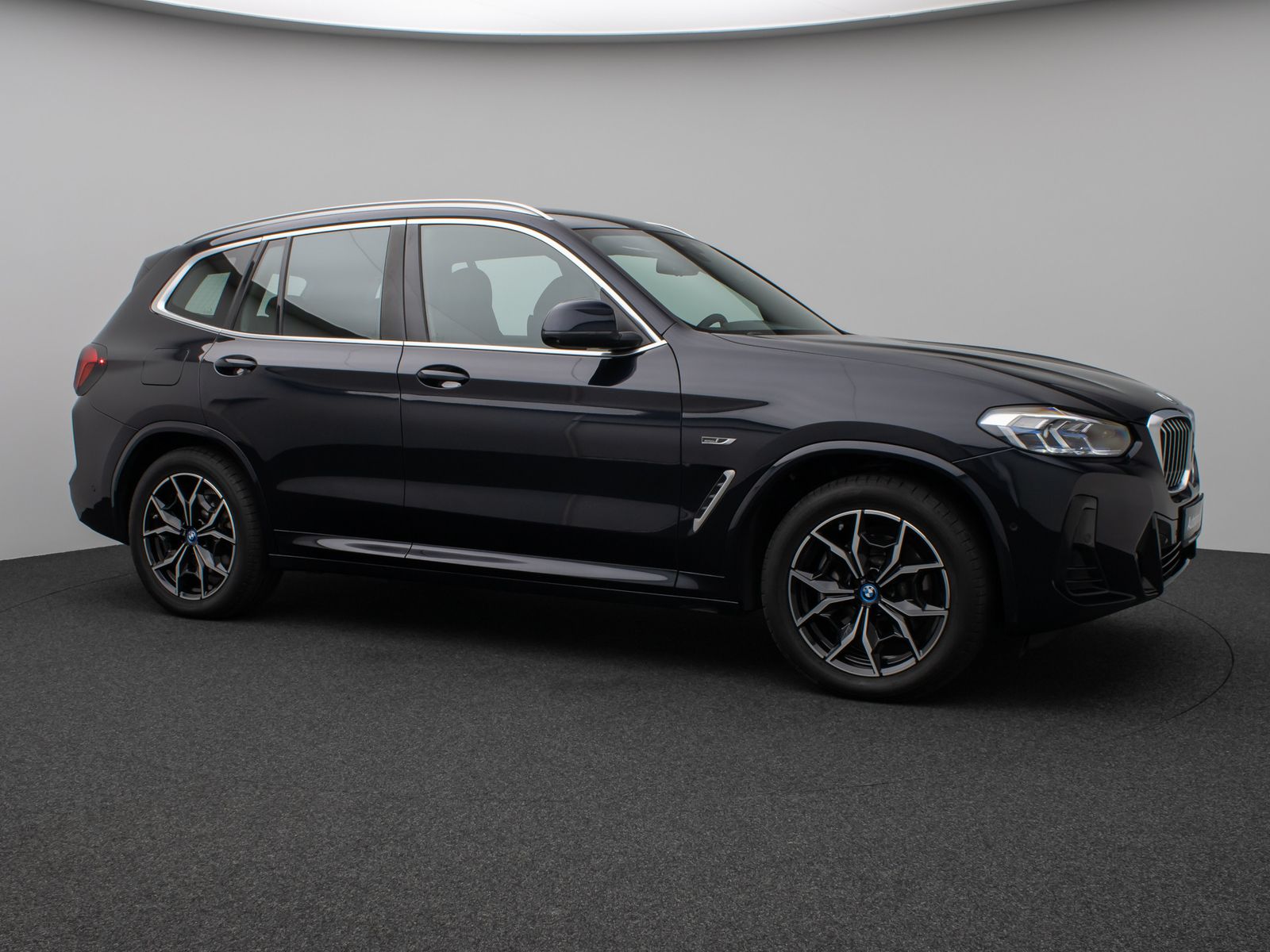 Fahrzeugabbildung BMW X3 xD30e M Sport 360°Laser HUD DAB HiFi Komfort