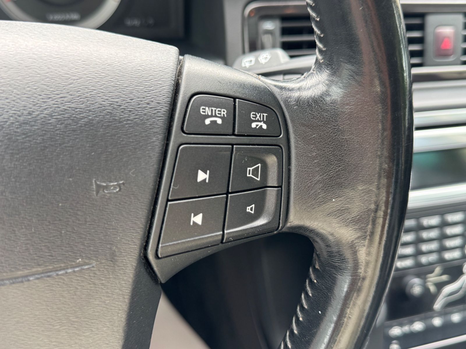 Fahrzeugabbildung Volvo V70 Kombi Momentum /Klimaautom./Navi./AHK/TÜV