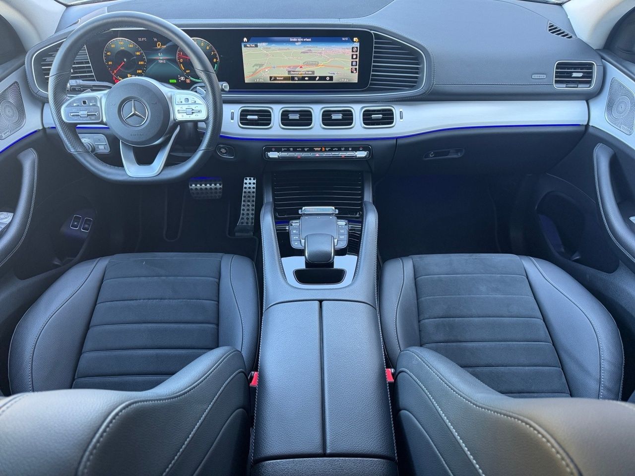 Fahrzeugabbildung Mercedes-Benz GLE 350 e 4M Coupé AMG+AHK+PANO+BUR+MULTIB+CARPL