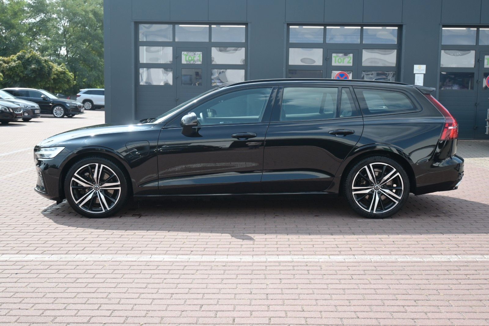 Fahrzeugabbildung Volvo Volvo V60 Recharge T8 AWD R-Design*PANO*360°*H/K