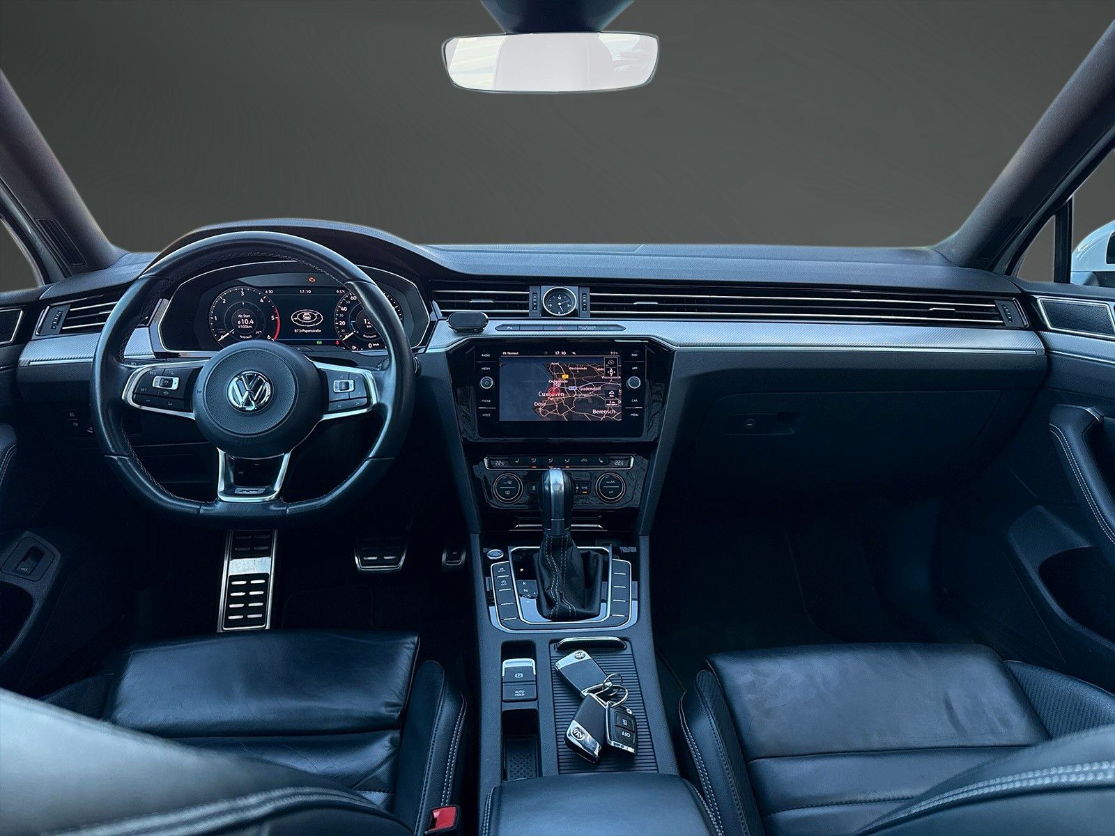 Fahrzeugabbildung Volkswagen Passat Variant R-Line *Standheizung*Pano*AHK*ACC