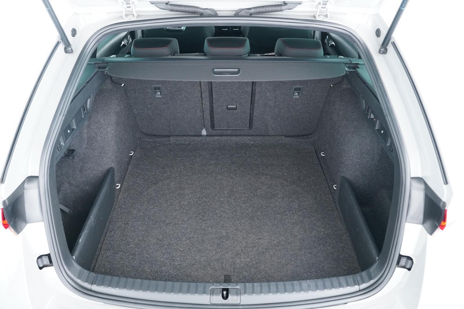 Skoda OCTAVIA COMBI RS 2.0TSI DSG HEAD-UP+SCHECKHEFT