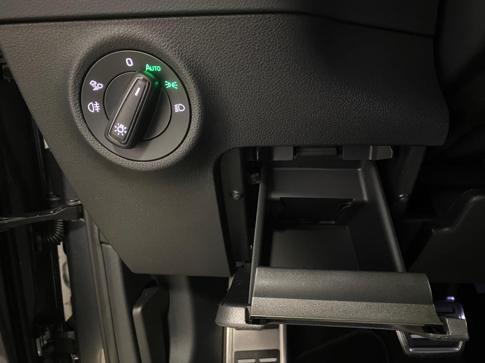 Fahrzeugabbildung SKODA Karoq 1.5 TSI SPORTLINE+5J GA+MATRIX+ACC+360+AHK