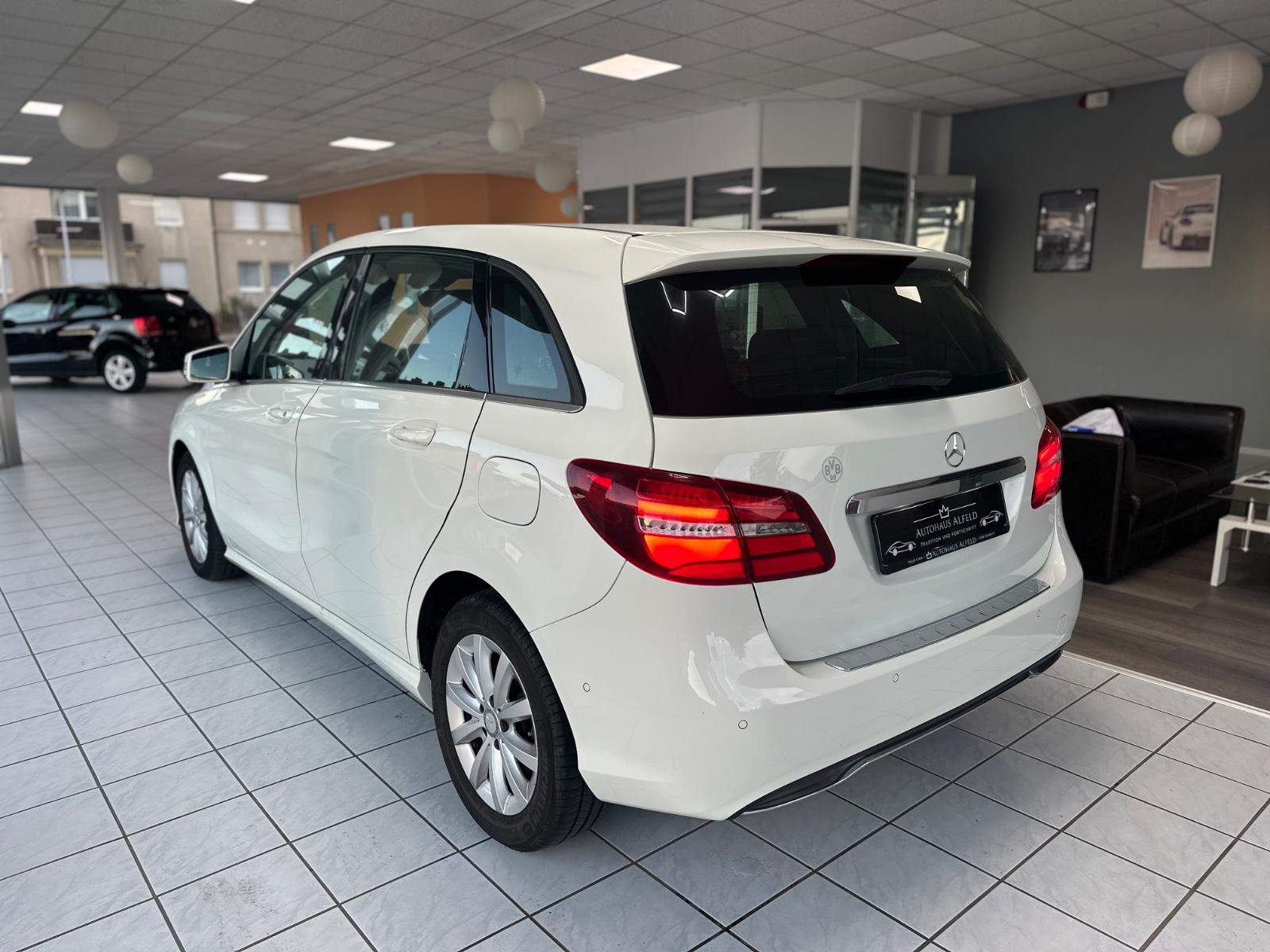 Mercedes-Benz B 180 Xenon Scheckheft Rückfahrkamera Style