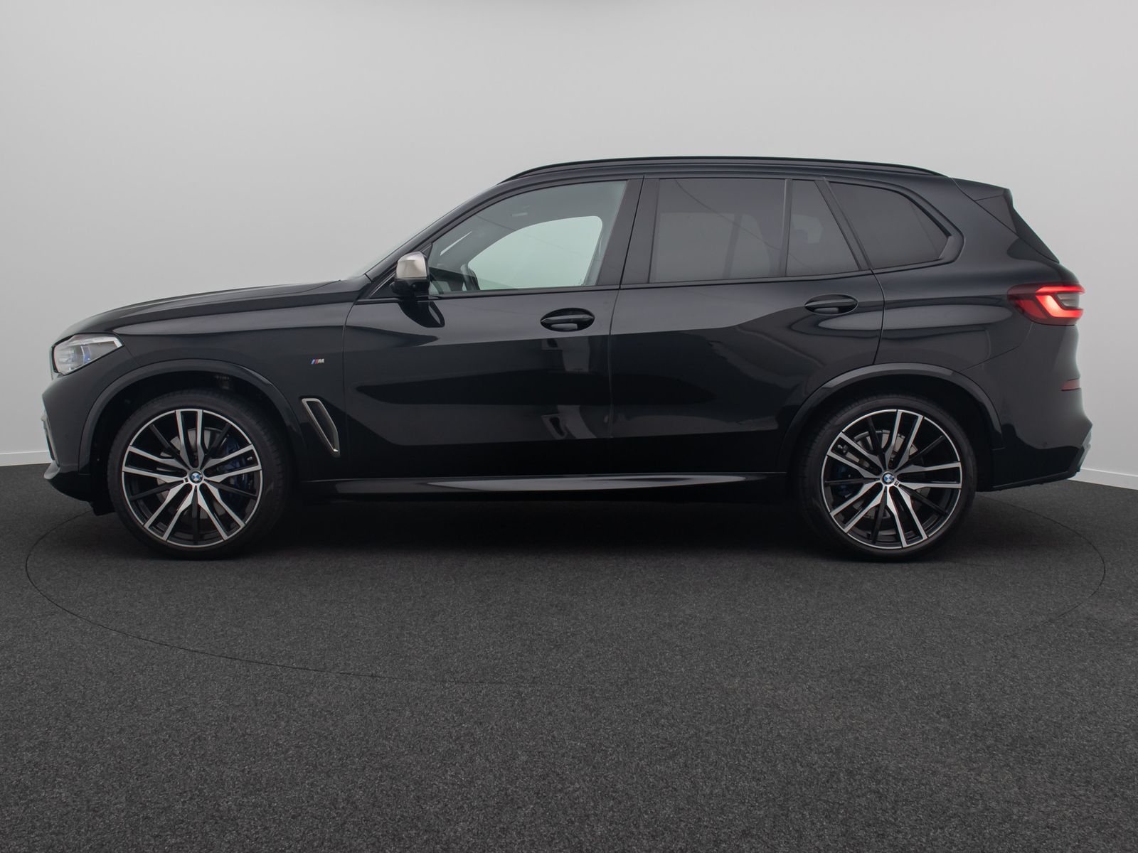 Fahrzeugabbildung BMW X5 M50i 360&deg; HUD Laser SoftCl DispKey Panorama