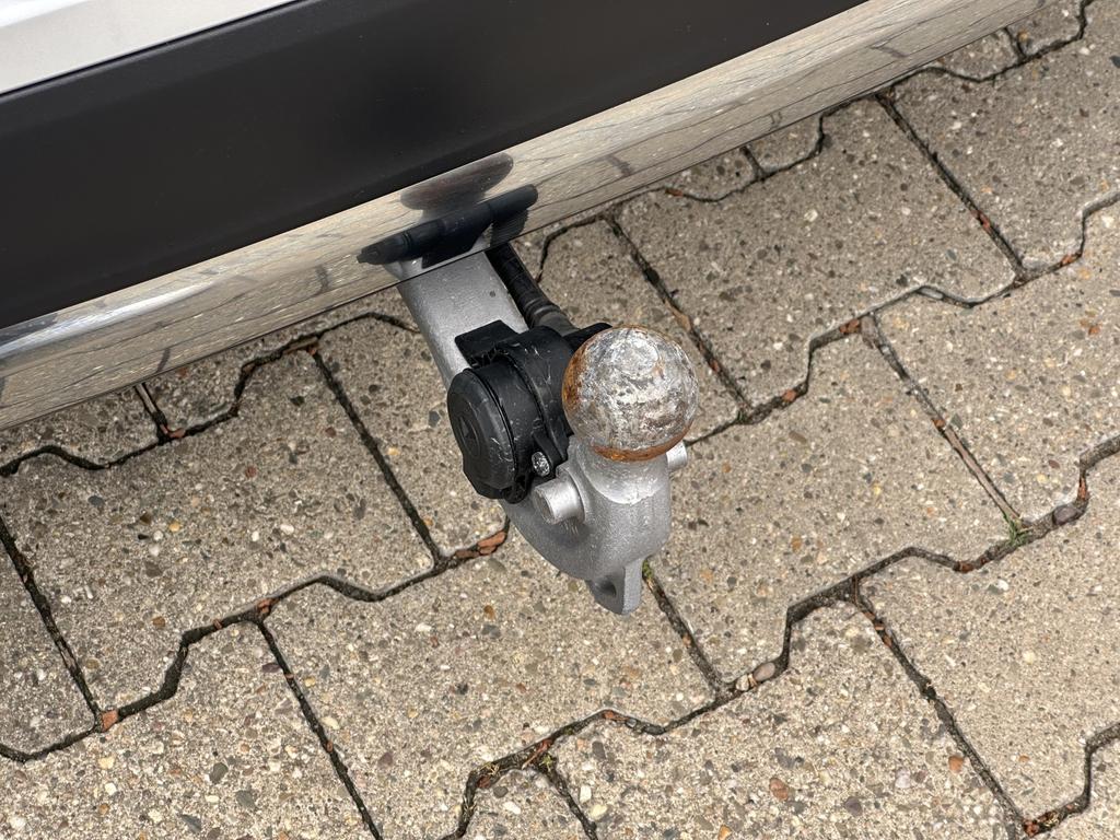 Mercedes-Benz GLB 180