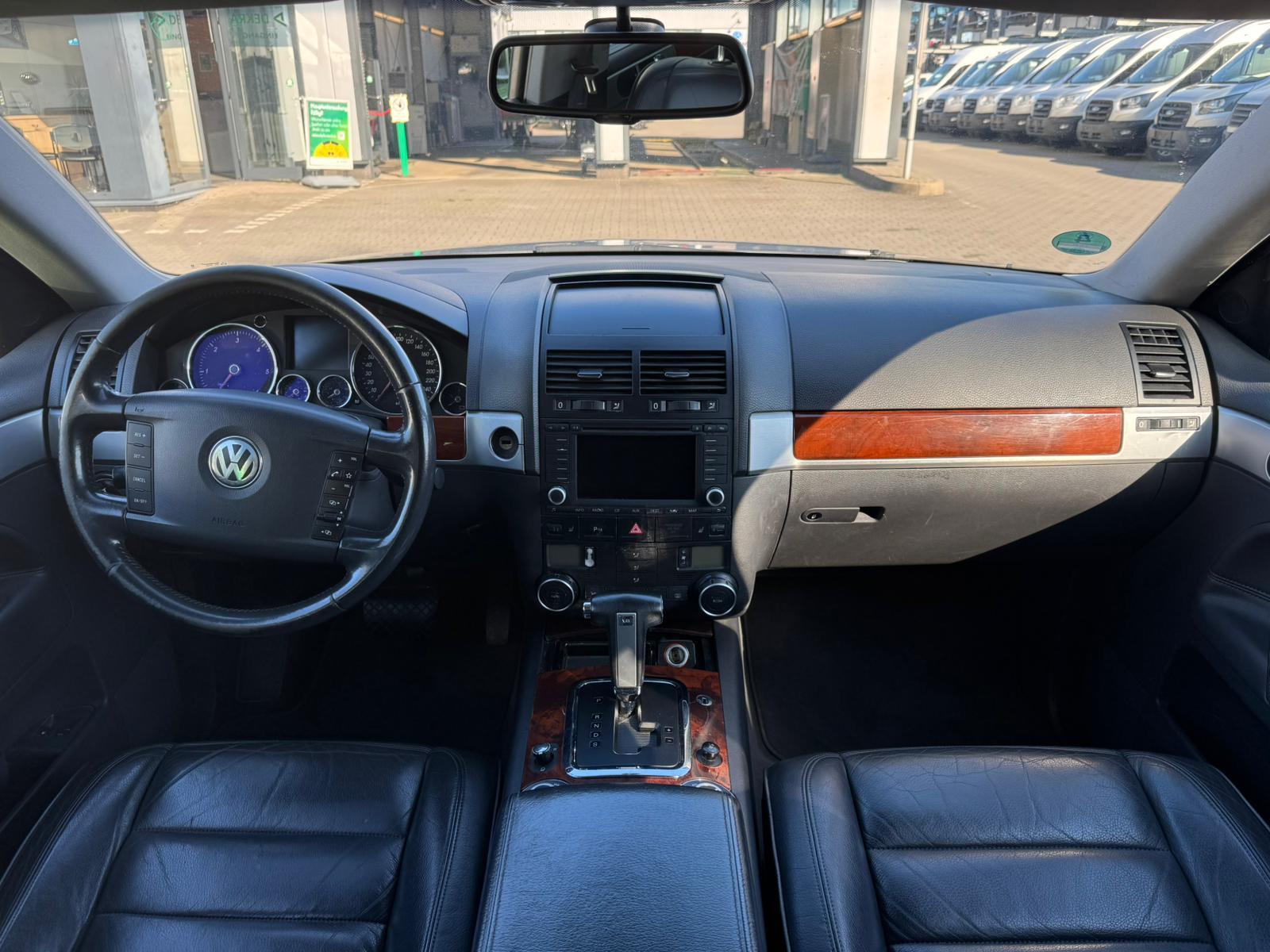 Volkswagen Touareg 2005 — photo 18