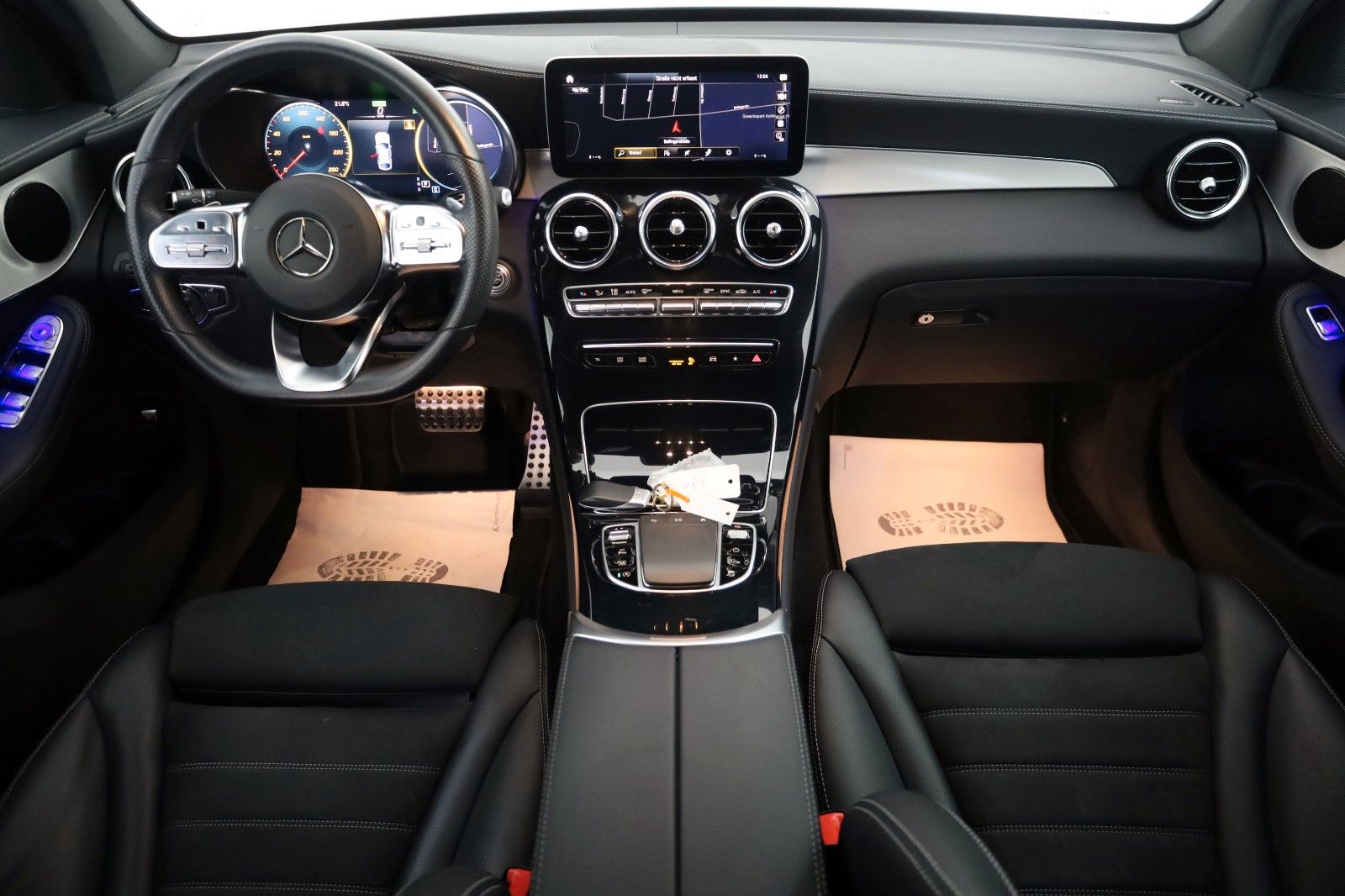 Fahrzeugabbildung Mercedes-Benz GLC 200 Coupe 4Matic,AMG line,SH,Kamera,HUD,SD