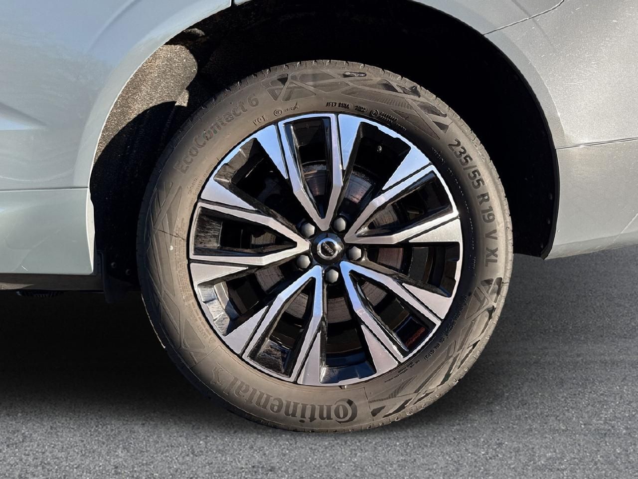 Fahrzeugabbildung Volvo XC60 B4 Diesel Plus Dark 2WD