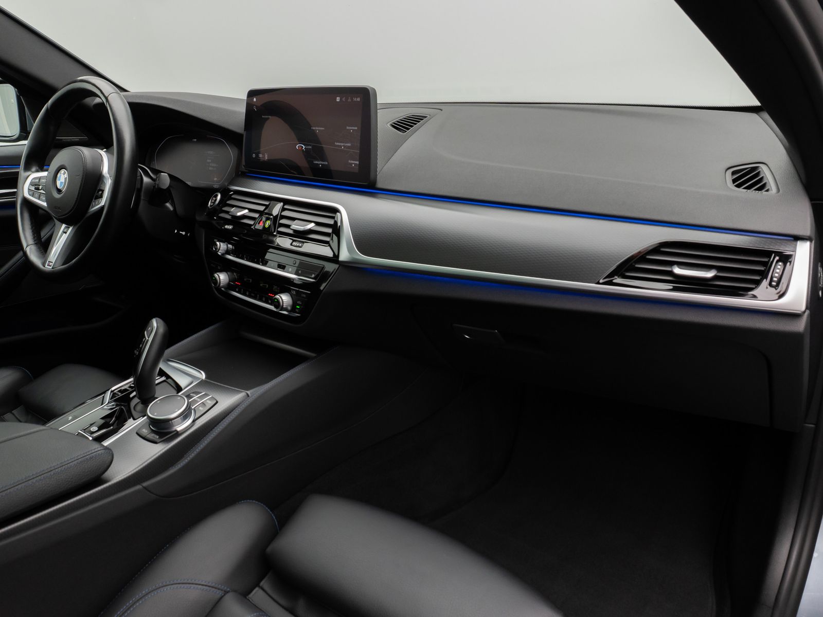 Fahrzeugabbildung BMW 540i xD M Sport Panorama DAB H/K DispKey 19Zoll