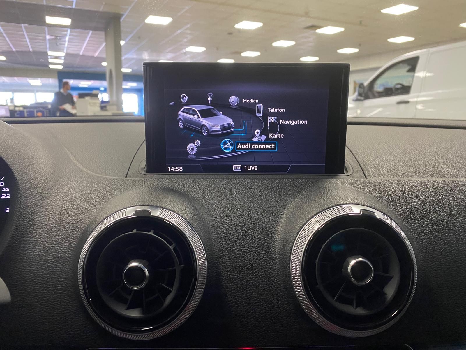 Fahrzeugabbildung Audi A3 1.5 ACT 35 TFSI SPORT NAVI+PDC+SITZHEIZ+KLIMA