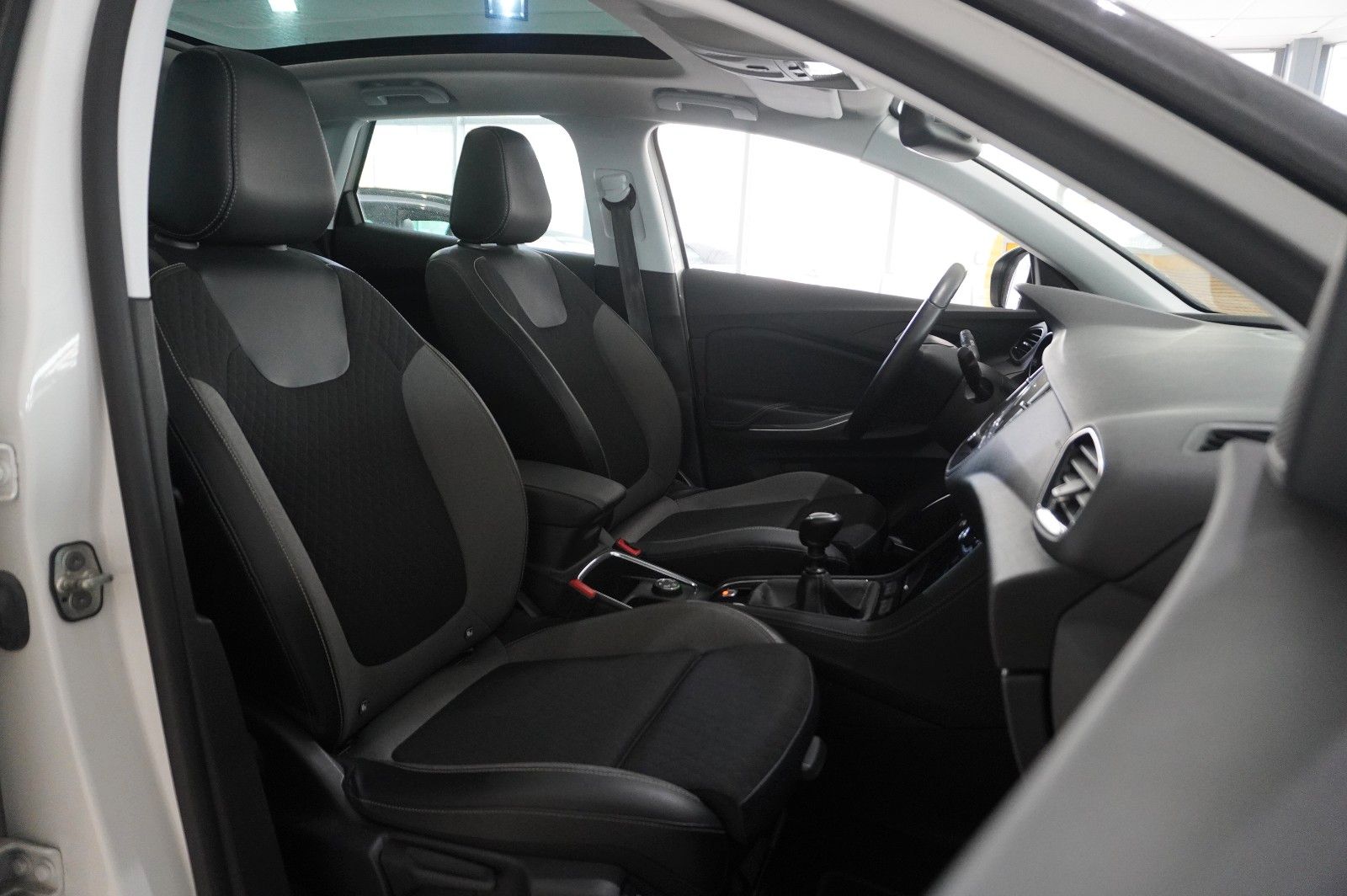 Fahrzeugabbildung Opel Grandland (X) 1.2T INNOV. NAVI/LED/KAMERA/PANO.