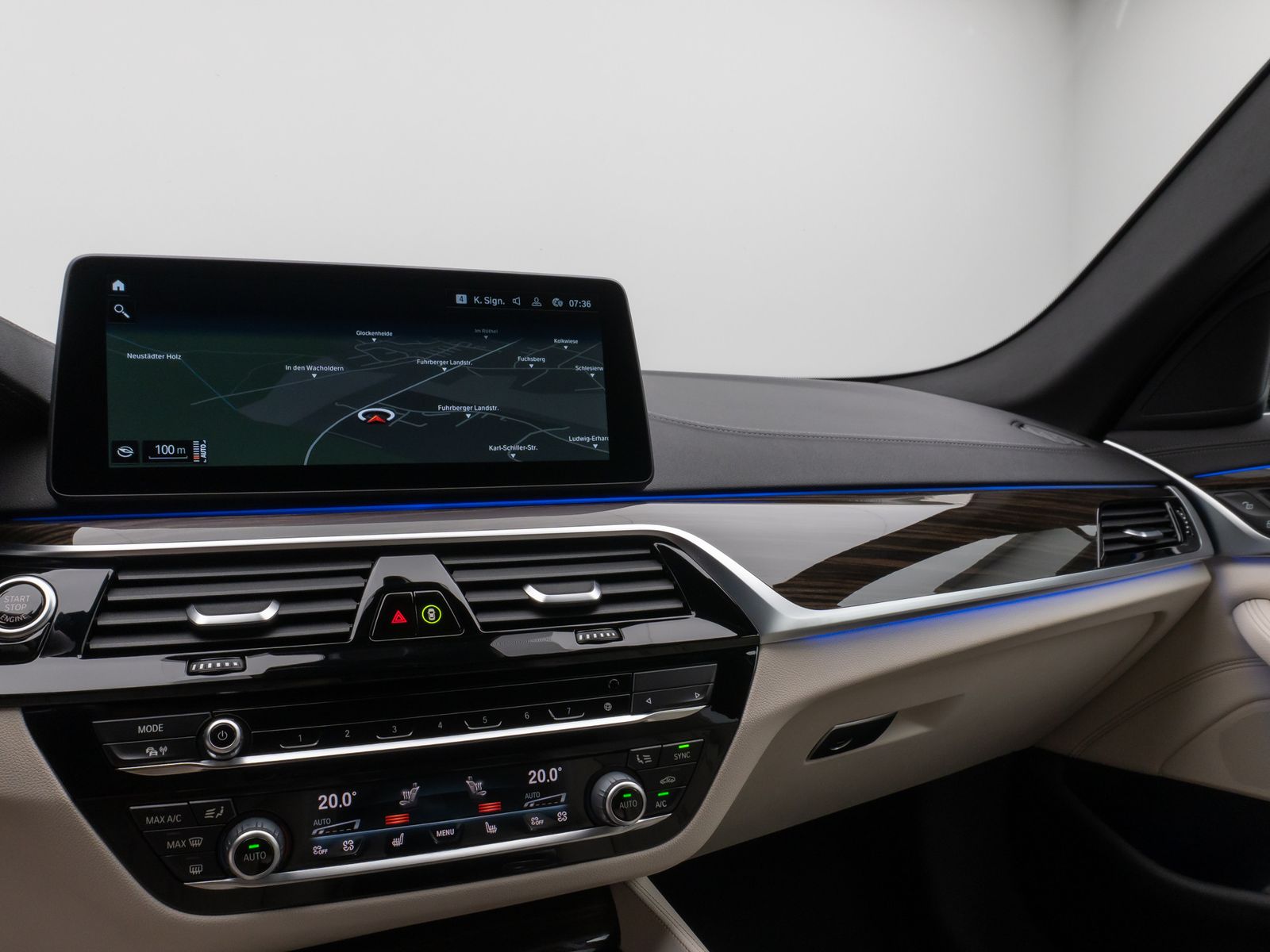 Fahrzeugabbildung BMW 530d LuxuryLine Laser HUD DAB HiFi DisKey 19Zoll