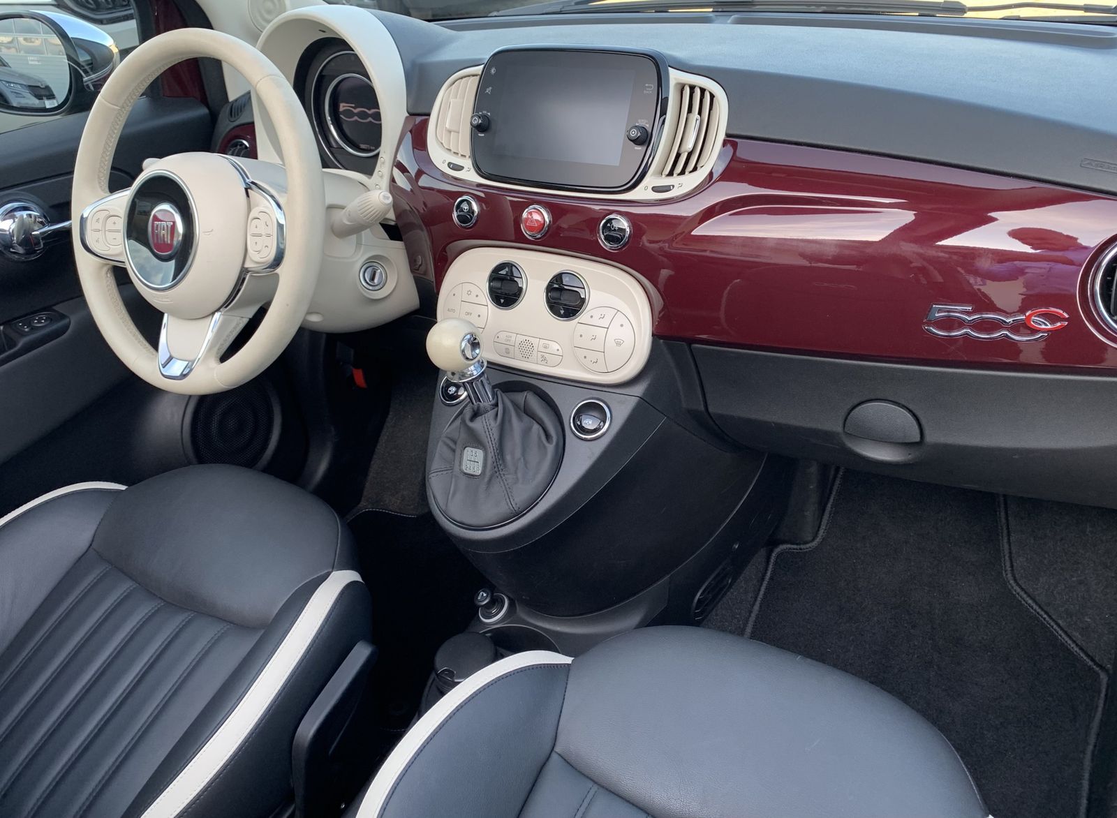 Fahrzeugabbildung Fiat 500C 1.0 DolceVita*Xenon*PDC*Temp*Klima*CarPlay*