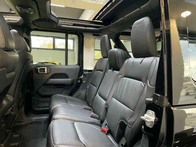 Fahrzeugabbildung Jeep 392 UNLIMITED RUBICON 6.4L-V8 SKY ONE TOP-CAM
