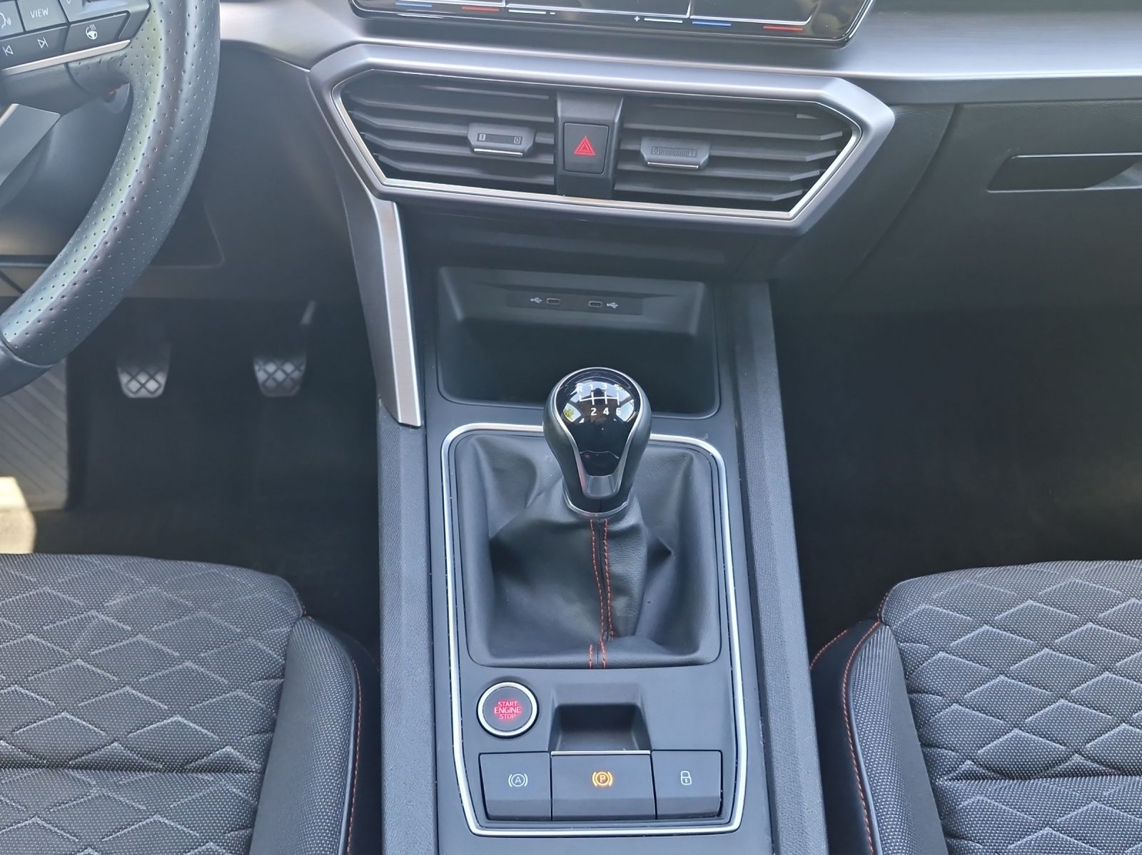 Fahrzeugabbildung SEAT Leon ST FR 1.5 TSI LED Navi AHK VC SHZ RFK