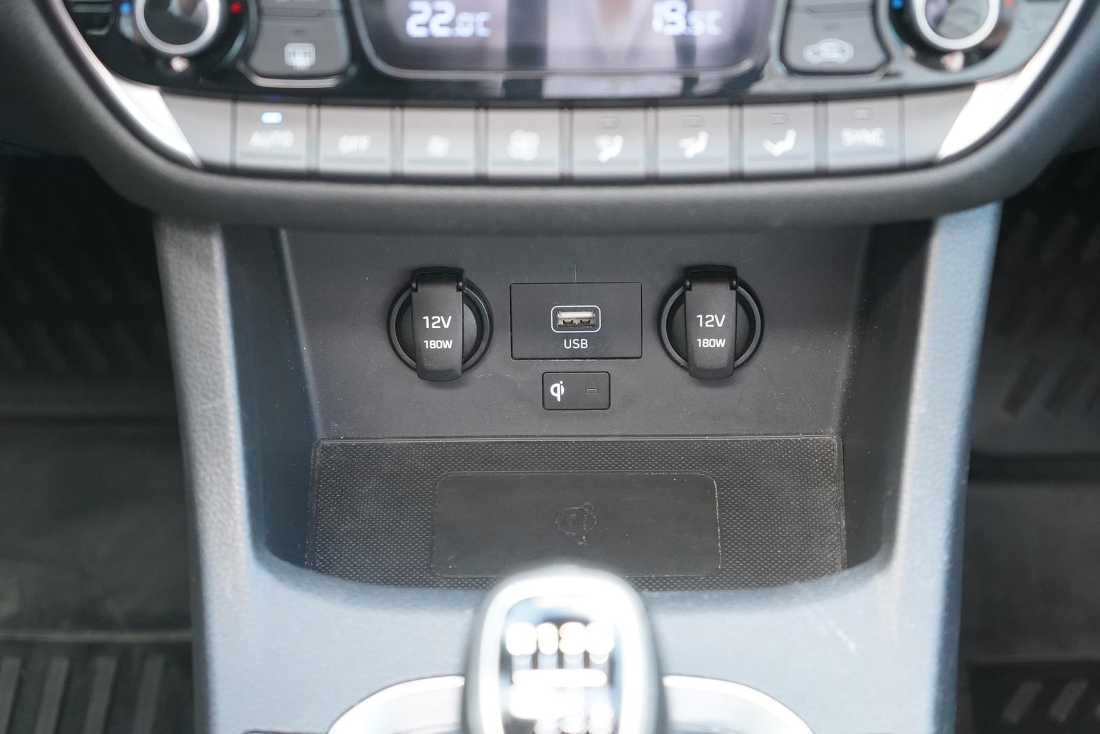 Hyundai i30 1.5 LED Navi Panorama Kamera Tempomat DAB