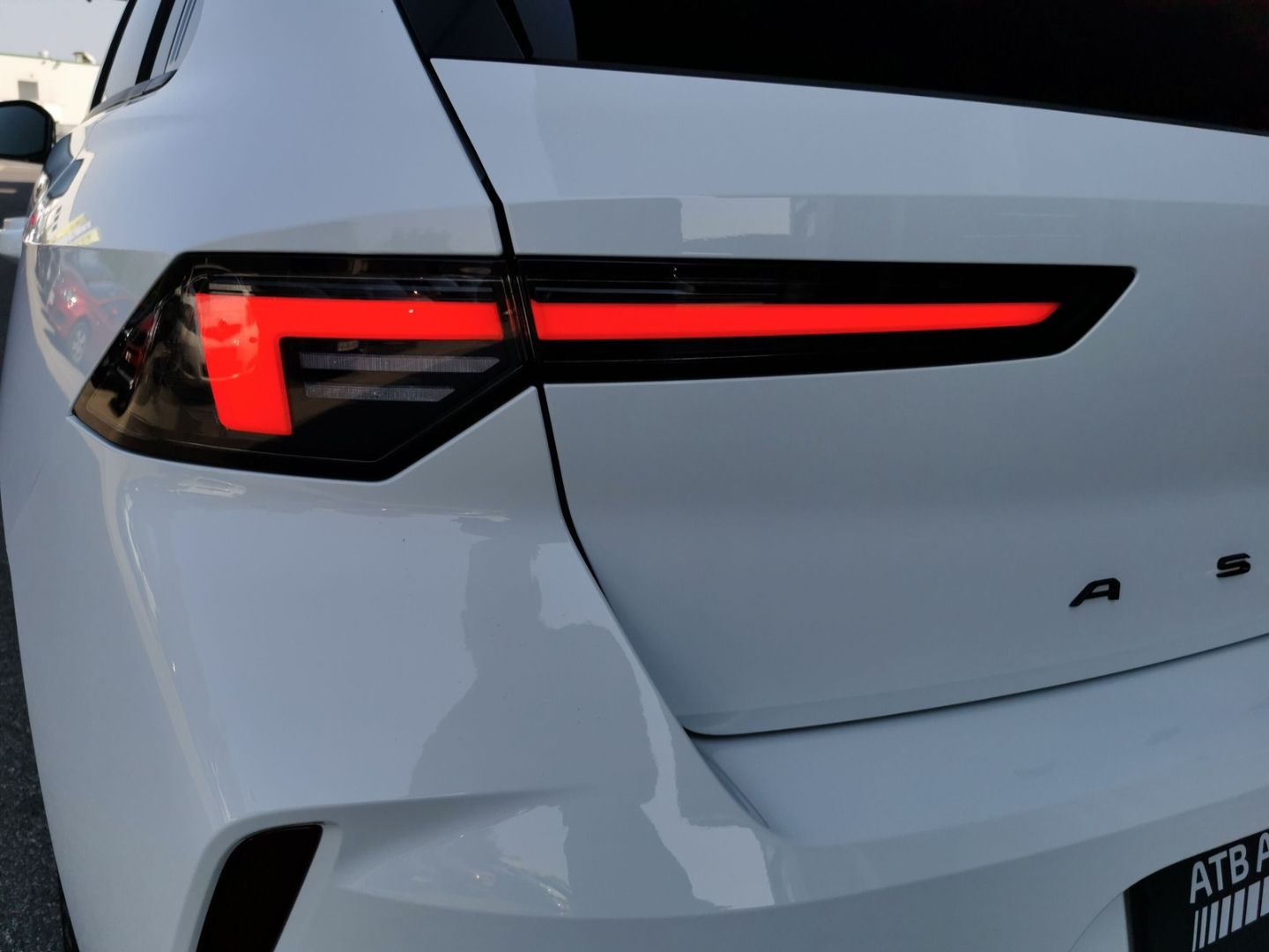 Fahrzeugabbildung Opel Astra GS Line HUD Panorama Navi digitales Cockpi