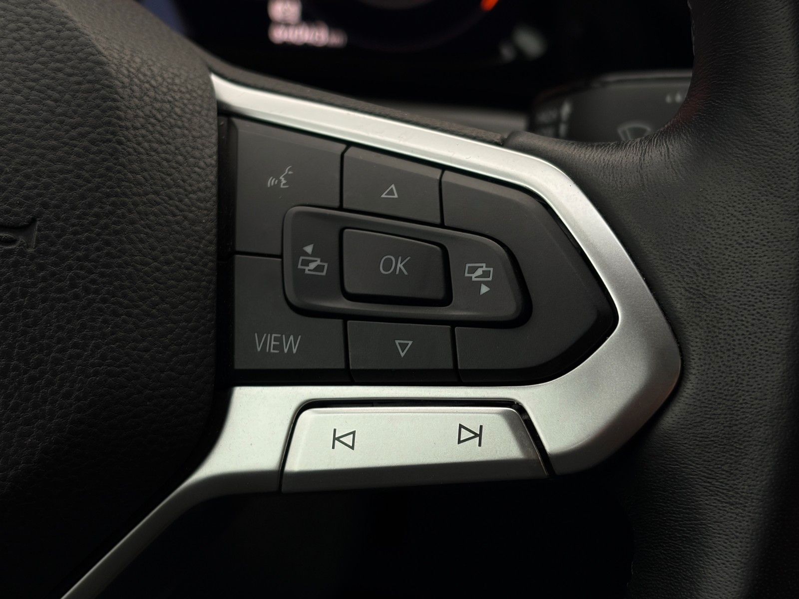 Fahrzeugabbildung Volkswagen Golf 1.5 TSI Life ACC LKAS PDC SHZ 3Z-Klima LED