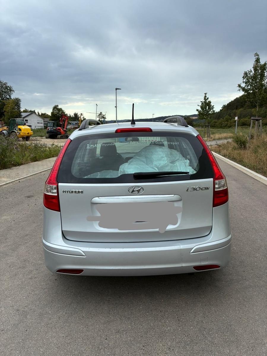 Hyundai i30 2011 — rear view