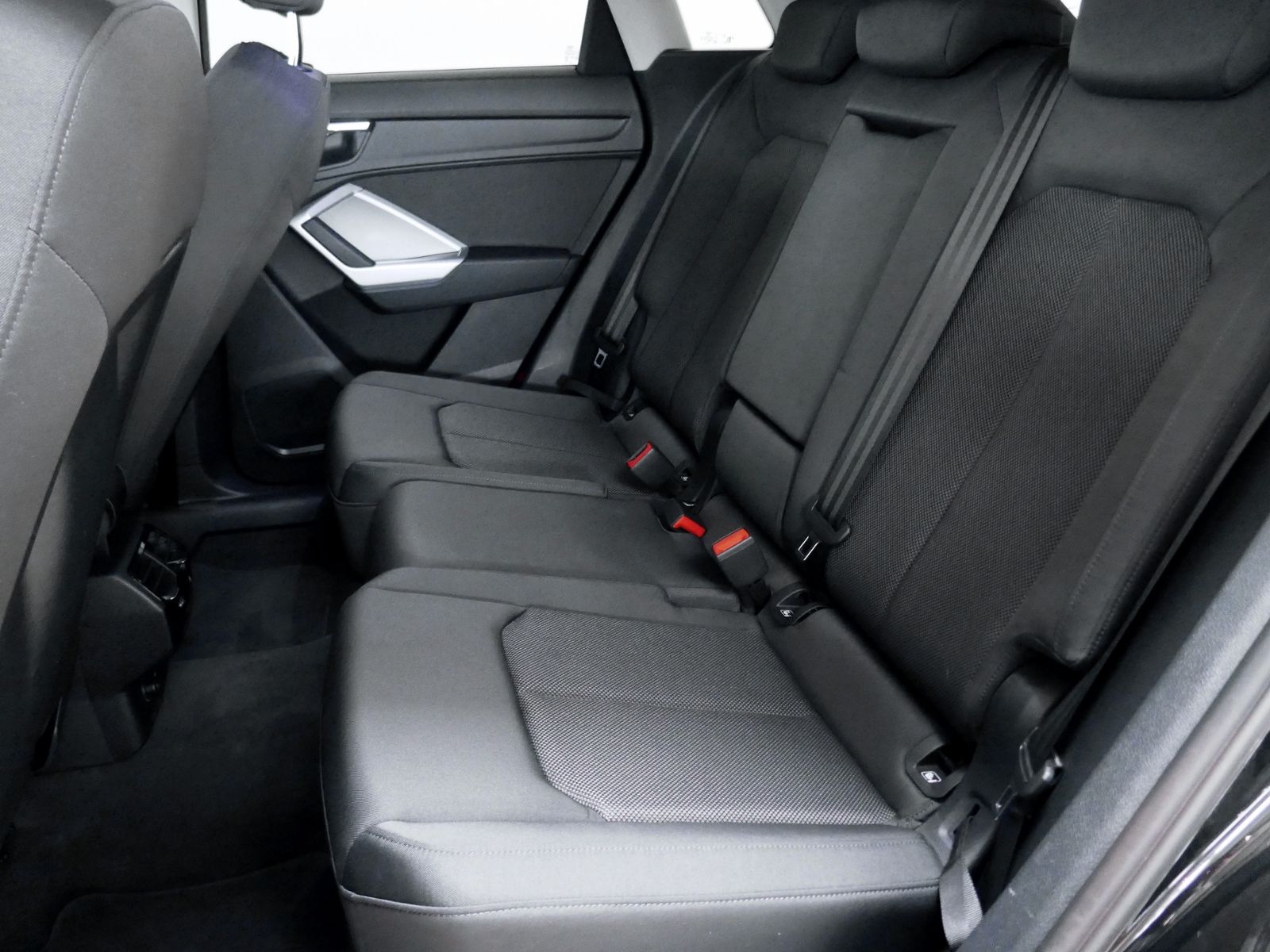 Fahrzeugabbildung Audi Q3 35 Advanced 2.0 TDI | LED AHK PDC Navi