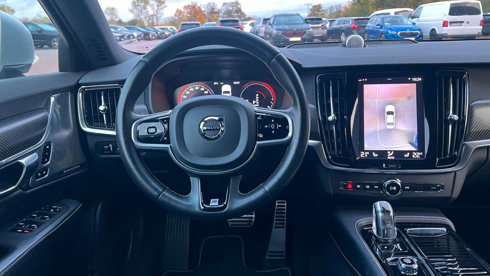 Fahrzeugabbildung Volvo S90*R-Design*T8*AWD*B&W*LUFT*MASS*20Zoll