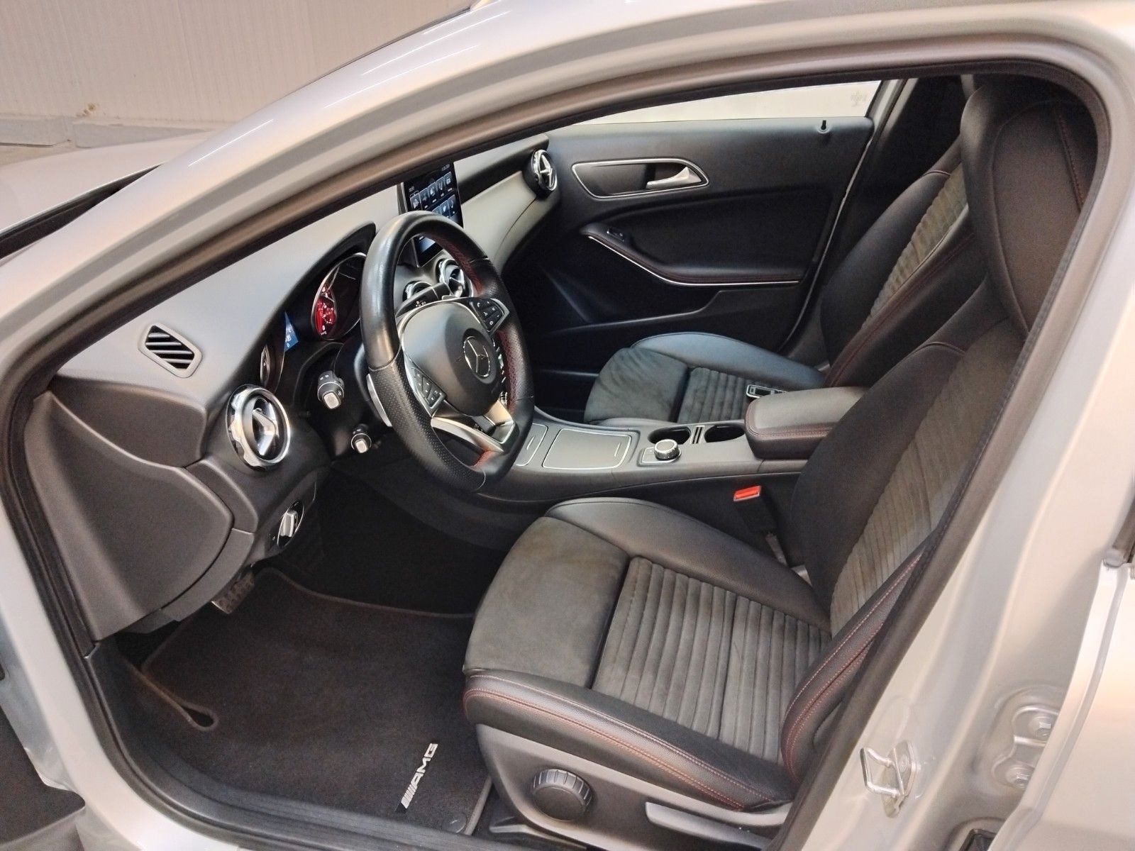 Mercedes-Benz GLA 200 (01/2020, Benzin)