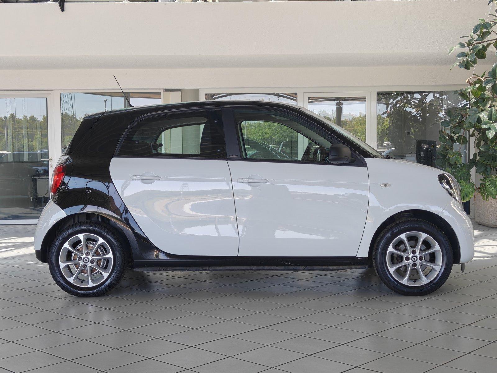Smart ForFour Passion twinamic PDC+NAVI+SHZ+KLIMA+L&S+