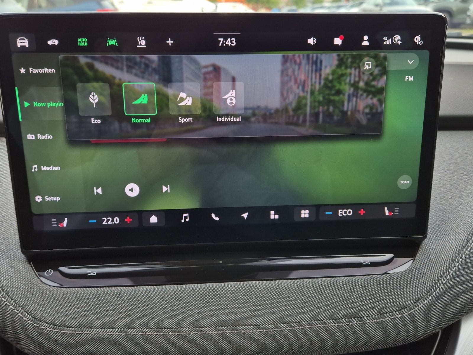 Fahrzeugabbildung SKODA Enyaq Coupé 85 Loft Matrix AHK WäPu Navi Pano AC