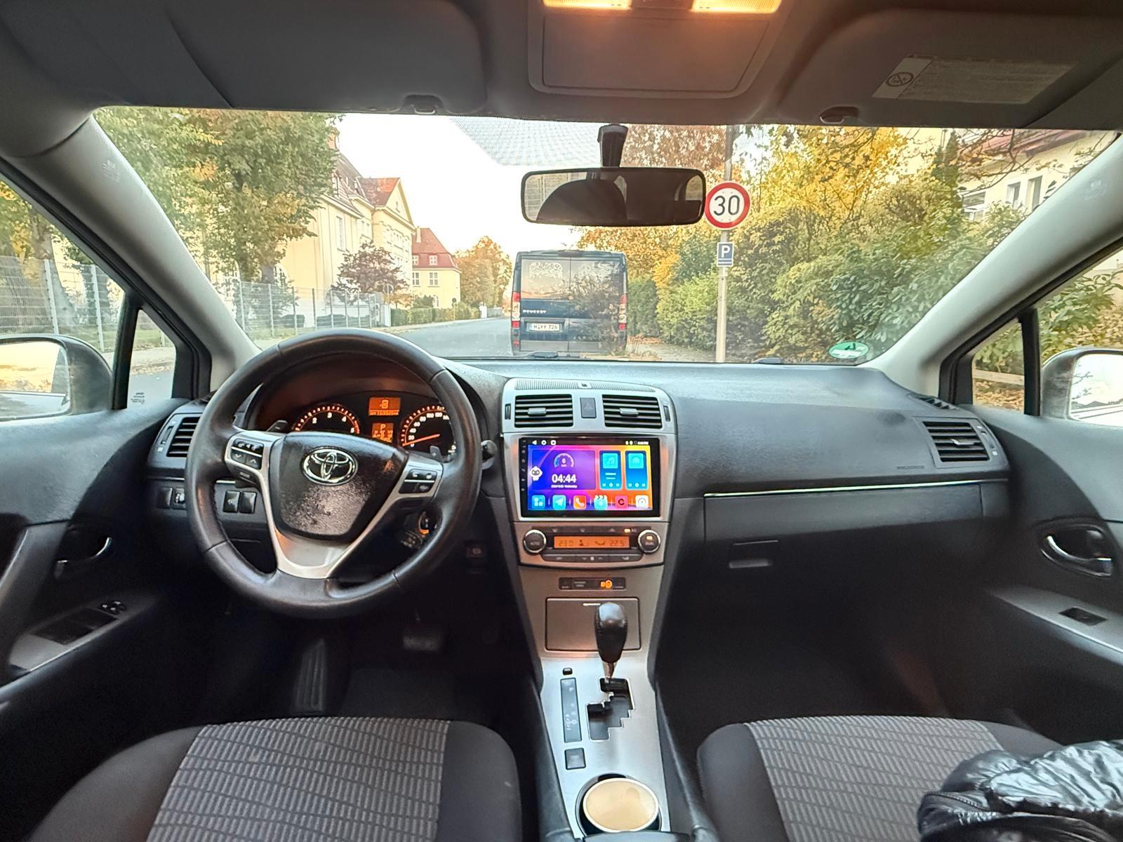 Toyota Avensis 2011 — photo 15